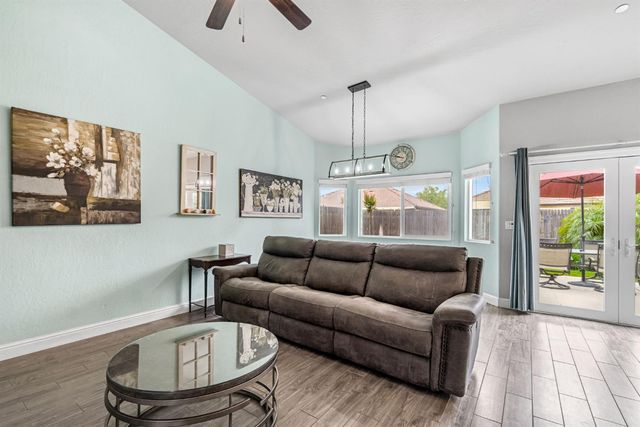 6239 E Fedora Avenue, Fresno, CA 93727