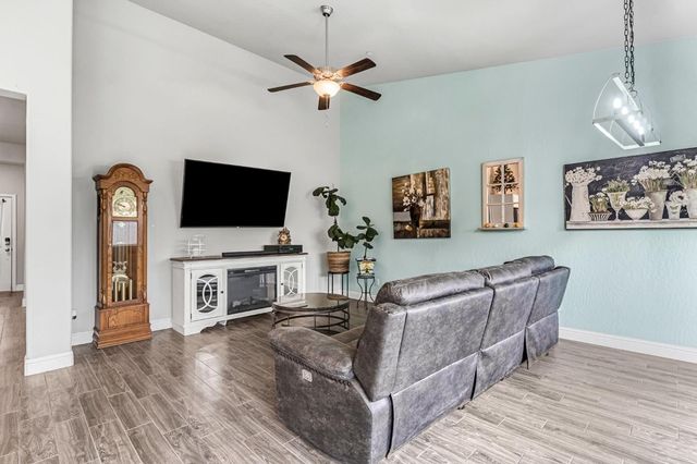 6239 E Fedora Avenue, Fresno, CA 93727