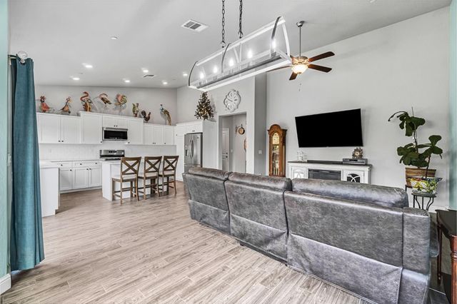 6239 E Fedora Avenue, Fresno, CA 93727