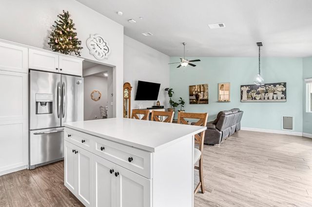 6239 E Fedora Avenue, Fresno, CA 93727