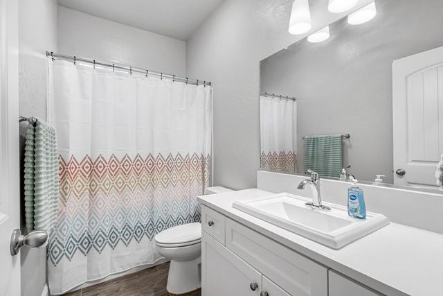 6239 E Fedora Avenue, Fresno, CA 93727