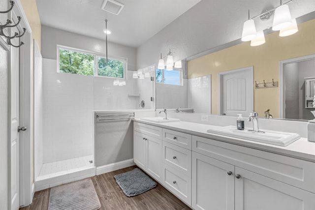 6239 E Fedora Avenue, Fresno, CA 93727