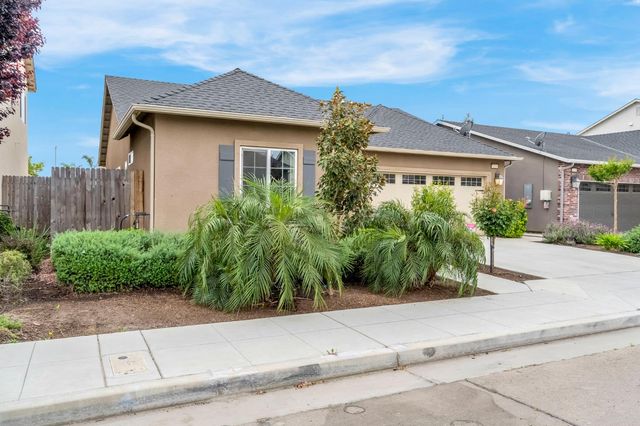 6239 E Fedora Avenue, Fresno, CA 93727