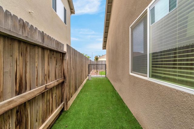 6239 E Fedora Avenue, Fresno, CA 93727