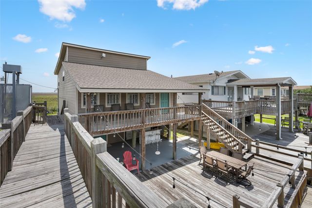 1247 Bay Street, Crystal Beach, TX 77650
