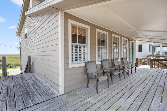 1247 Bay Street, Crystal Beach, TX 77650