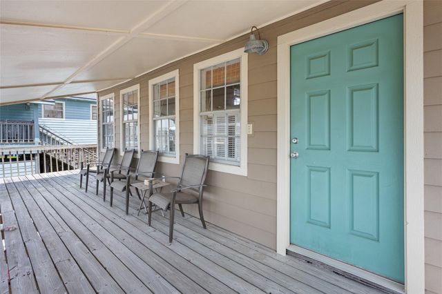 1247 Bay Street, Crystal Beach, TX 77650