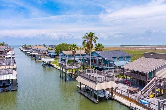 1247 Bay Street, Crystal Beach, TX 77650