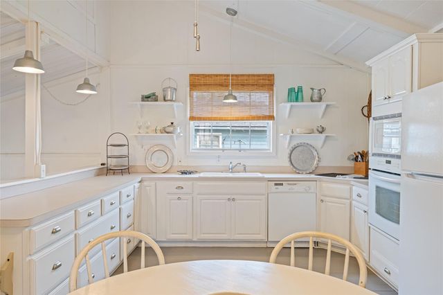 1247 Bay Street, Crystal Beach, TX 77650