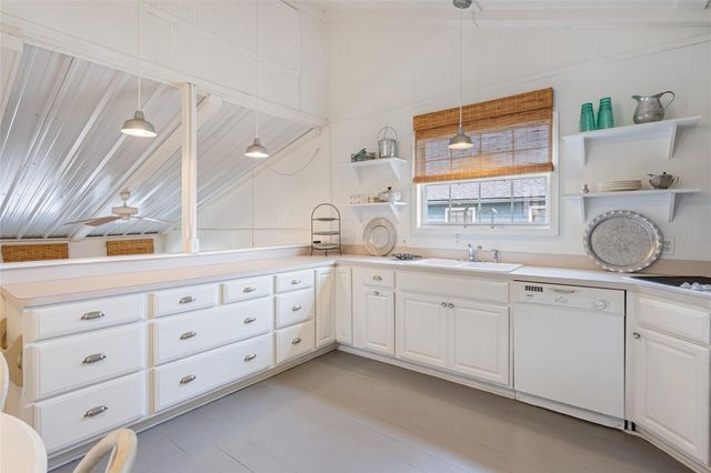 1247 Bay Street, Crystal Beach, TX 77650