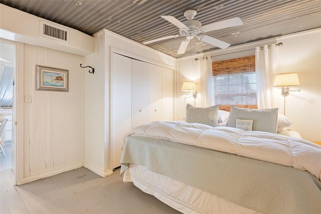 1247 Bay Street, Crystal Beach, TX 77650