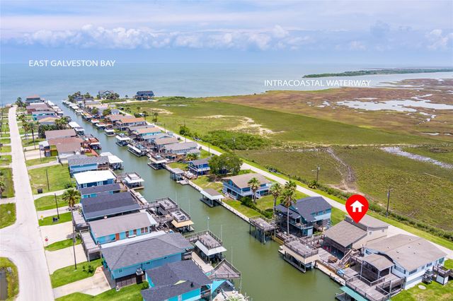 1247 Bay Street, Crystal Beach, TX 77650
