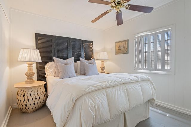 1247 Bay Street, Crystal Beach, TX 77650