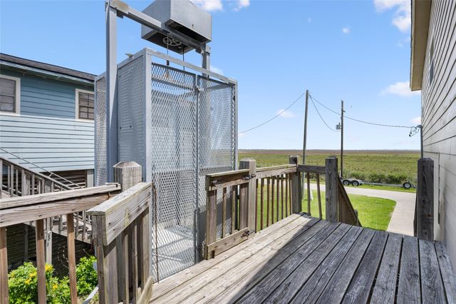1247 Bay Street, Crystal Beach, TX 77650