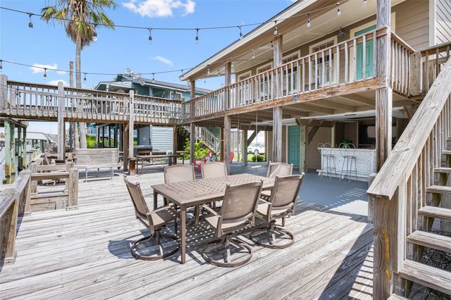 1247 Bay Street, Crystal Beach, TX 77650