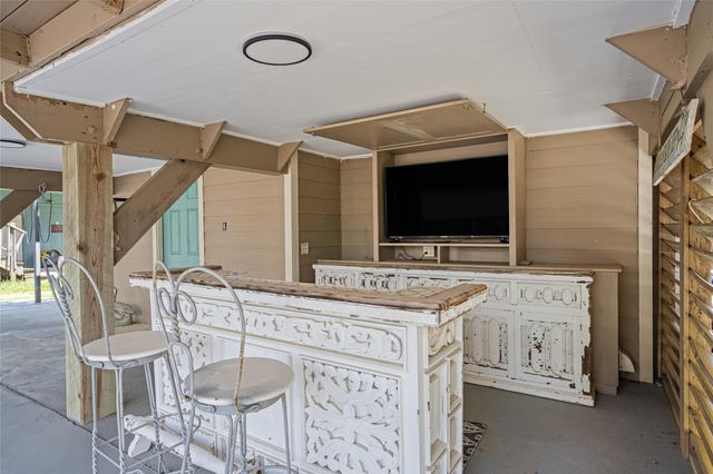 1247 Bay Street, Crystal Beach, TX 77650