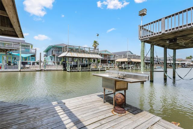 1247 Bay Street, Crystal Beach, TX 77650