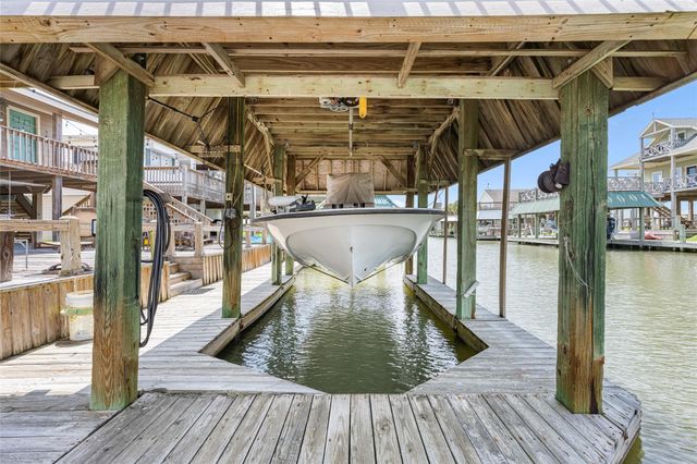 1247 Bay Street, Crystal Beach, TX 77650