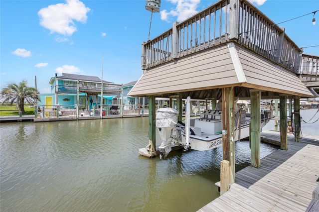 1247 Bay Street, Crystal Beach, TX 77650