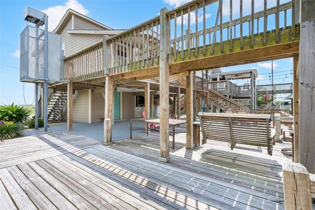 1247 Bay Street, Crystal Beach, TX 77650