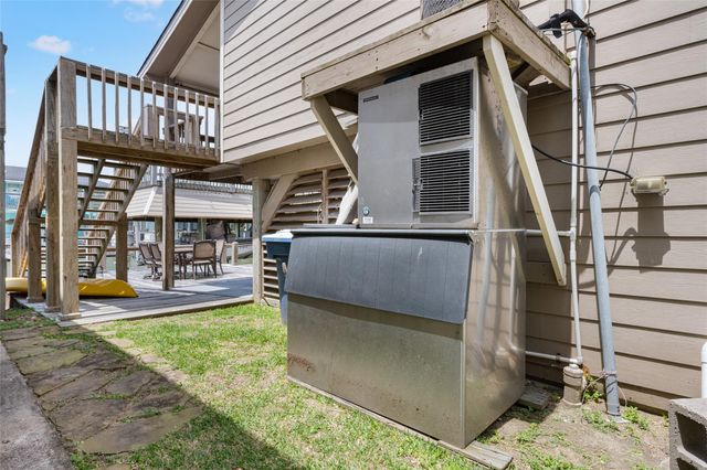 1247 Bay Street, Crystal Beach, TX 77650
