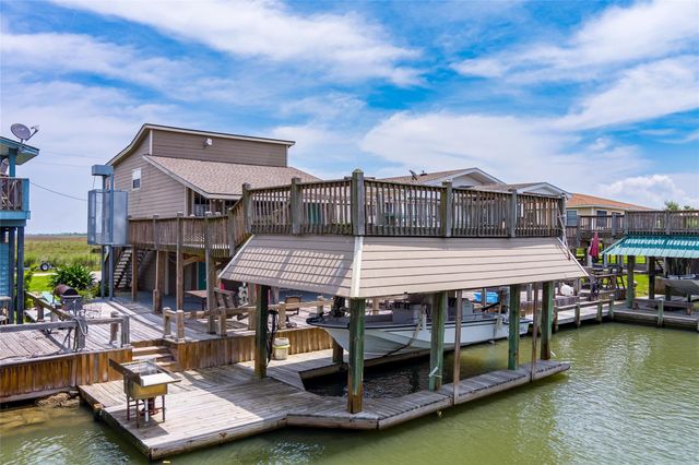 1247 Bay Street, Crystal Beach, TX 77650