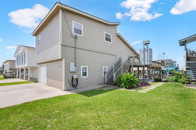 1247 Bay Street, Crystal Beach, TX 77650