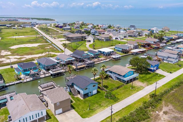 1247 Bay Street, Crystal Beach, TX 77650