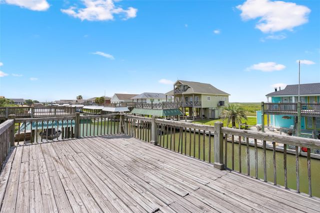 1247 Bay Street, Crystal Beach, TX 77650