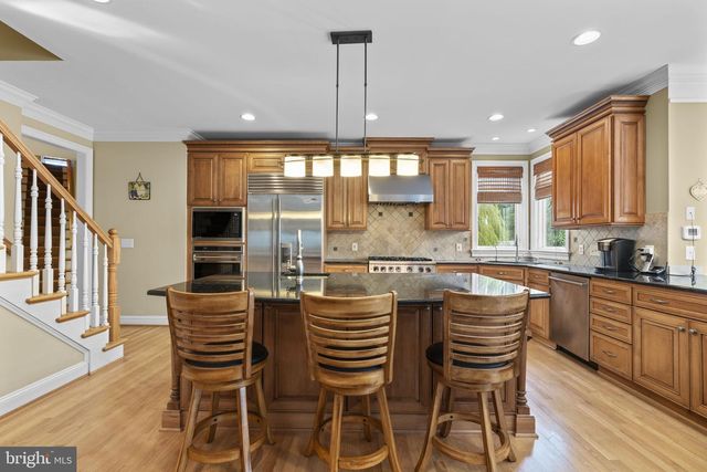 370 EAGLE HILL RD, Pasadena, MD 21122