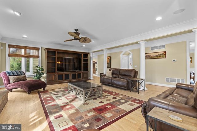370 EAGLE HILL RD, Pasadena, MD 21122