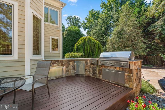 370 EAGLE HILL RD, Pasadena, MD 21122