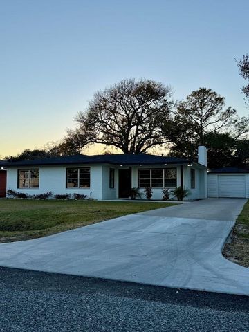 1716 Pecan Street, Bay City, TX 77414