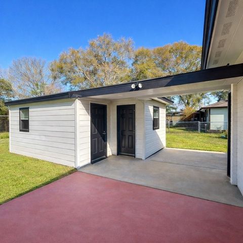 1716 Pecan Street, Bay City, TX 77414