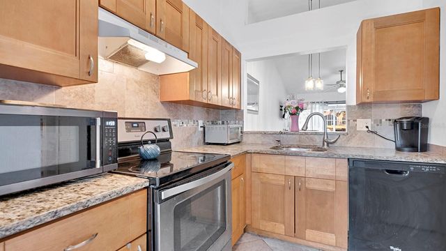 12 PINE ISLAND CIRCLE, Kissimmee, FL 34743