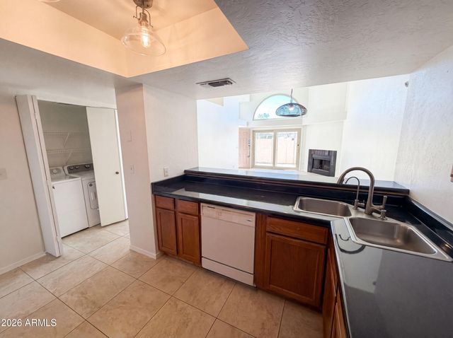 1111 W SUMMIT Place 28, Chandler, AZ 85224