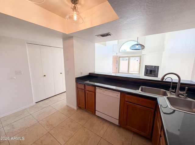 1111 W SUMMIT Place 28, Chandler, AZ 85224
