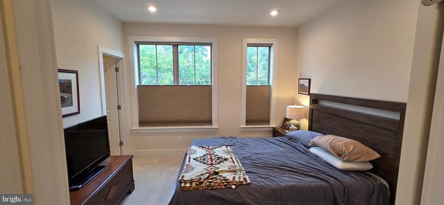 2232 S GLEBE RD, Arlington, VA 22204