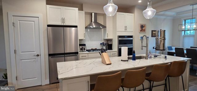 2232 S GLEBE RD, Arlington, VA 22204