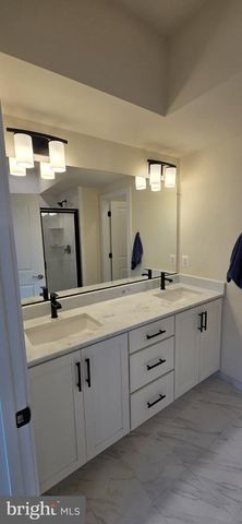 2232 S GLEBE RD, Arlington, VA 22204