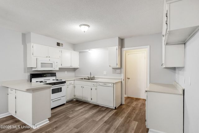 2023 Cresthill Drive, Southaven, MS 38671