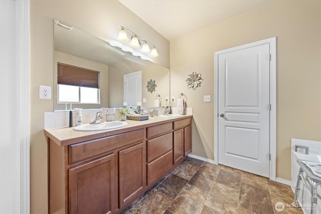 1354 Burr Avenue, Moses Lake, WA 98837