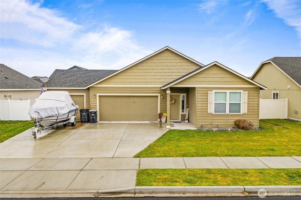 1354 Burr Avenue, Moses Lake, WA 98837