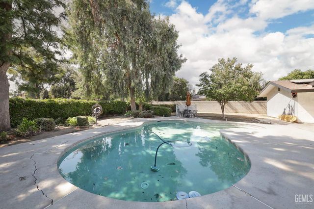 1113 Calle Extrano, Bakersfield, CA 93309