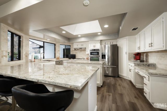 1113 Calle Extrano, Bakersfield, CA 93309