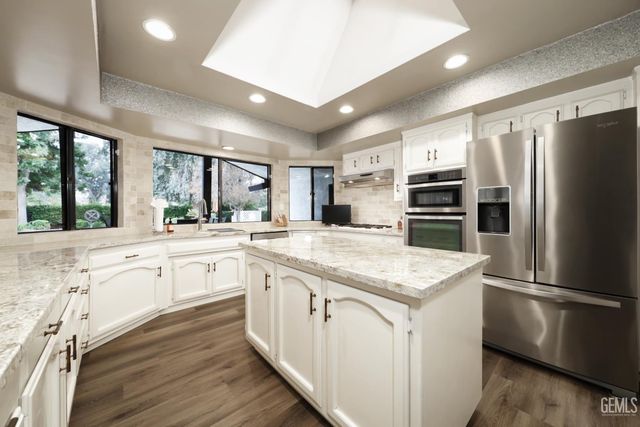 1113 Calle Extrano, Bakersfield, CA 93309