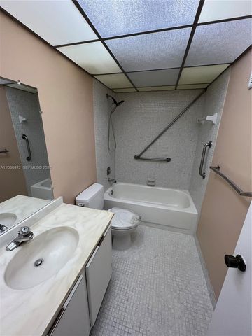 7650 W Mcnab Rd 204, Tamarac, FL 33321