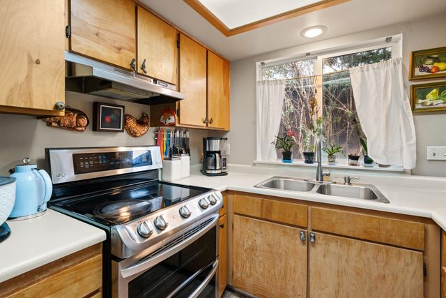 3093 Paul Circle, Medford, OR 97504