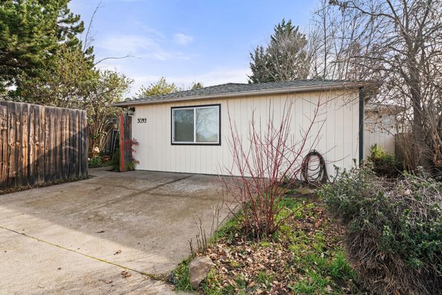 3093 Paul Circle, Medford, OR 97504