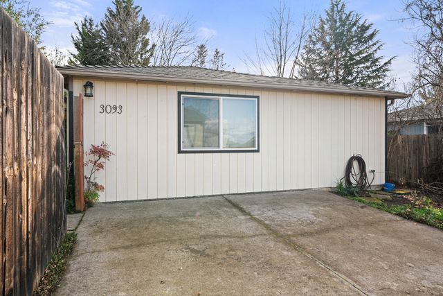 3093 Paul Circle, Medford, OR 97504